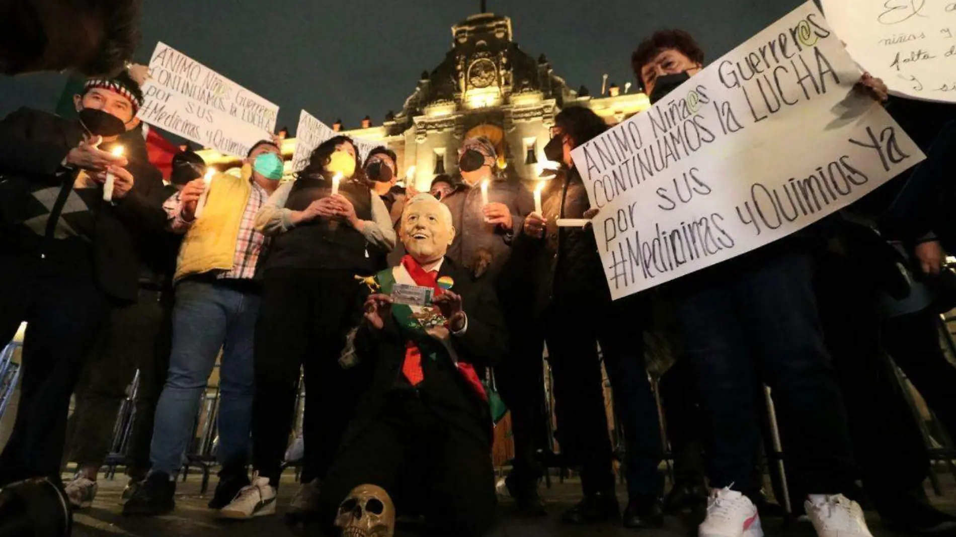 Protestan padres de niños con cáncer por falta de medicamentos